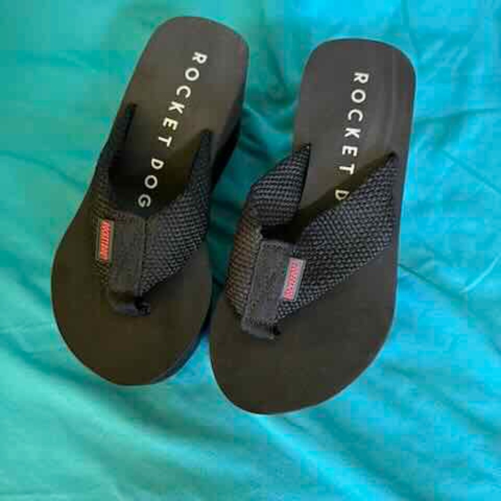 Rocket Dog black platform wedge flip flops size 6